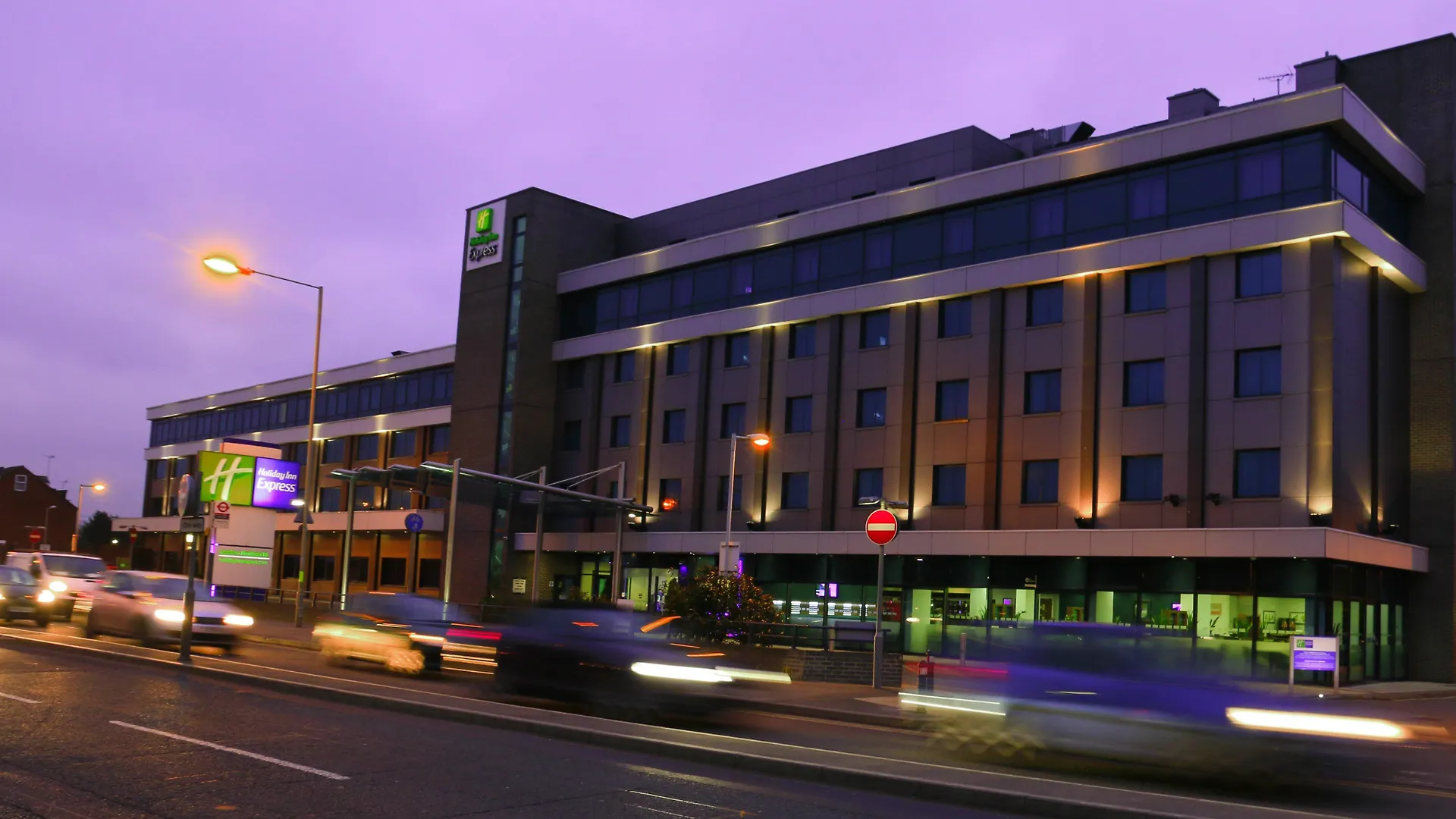 Holiday Inn Express London Heathrow T5 By Ihg Slough 3*,
