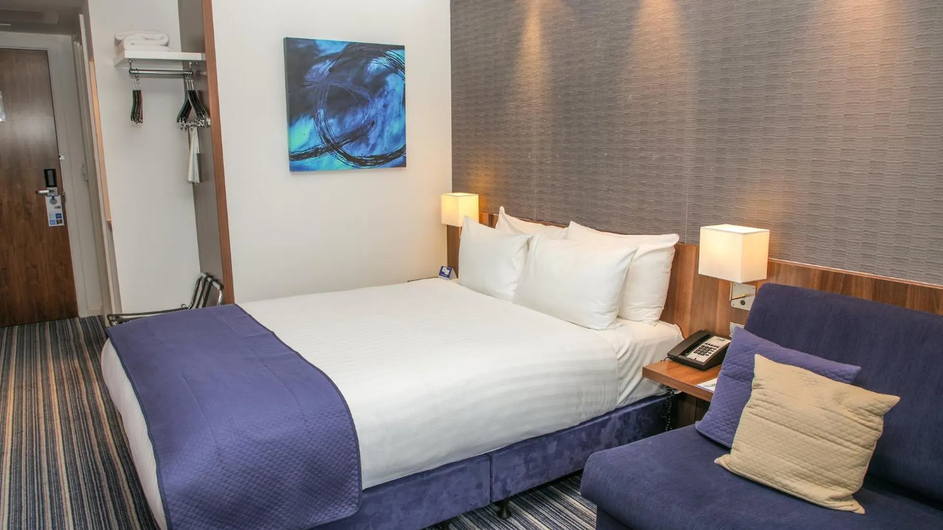 *** Hotel Holiday Inn Express London Heathrow T5 By Ihg Slough Reino Unido