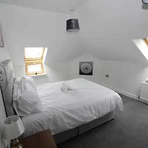 Apartment Holden Court 5