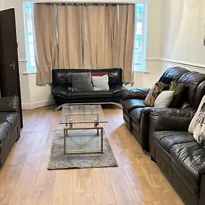 Apartment London Luxury 5 Bedroom House 2 Min Walk To The Tube Station