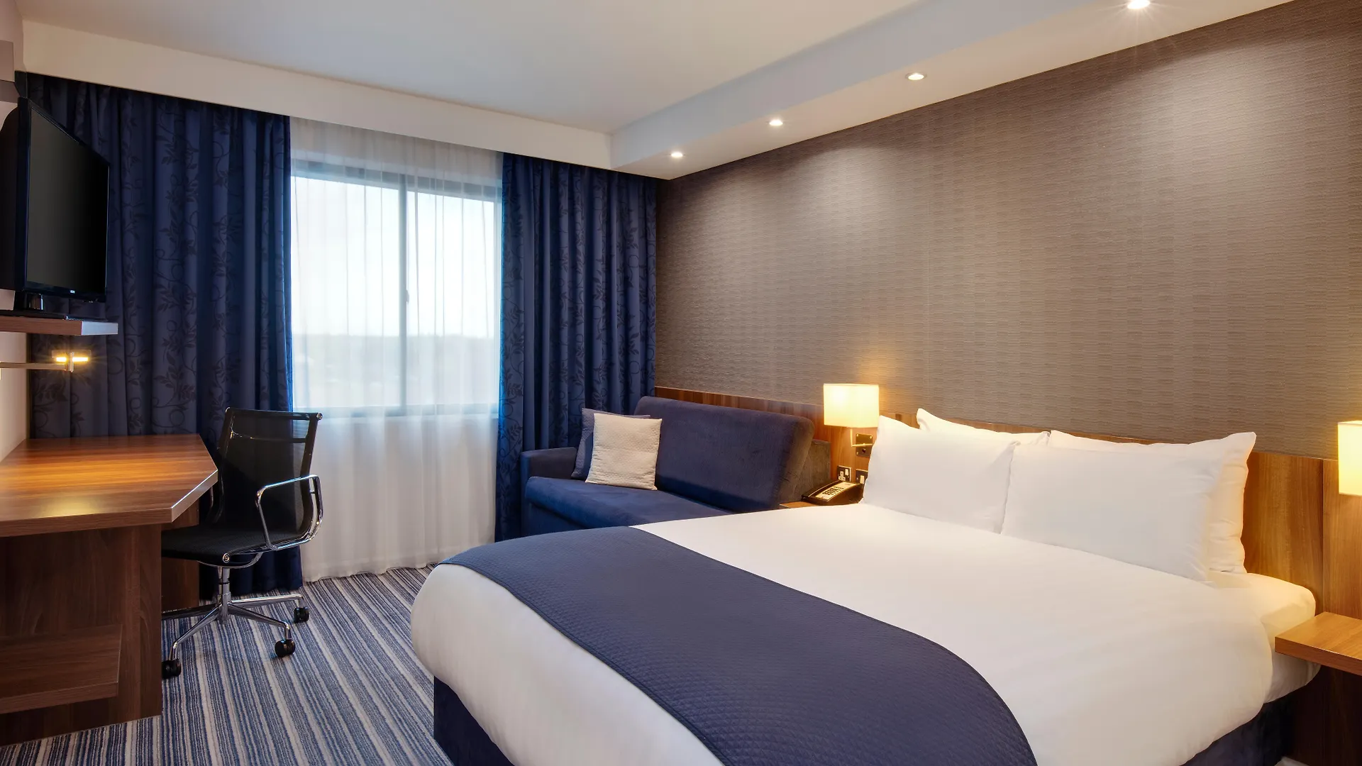 Holiday Inn Express London Heathrow T5 By Ihg Slough United Kingdom
