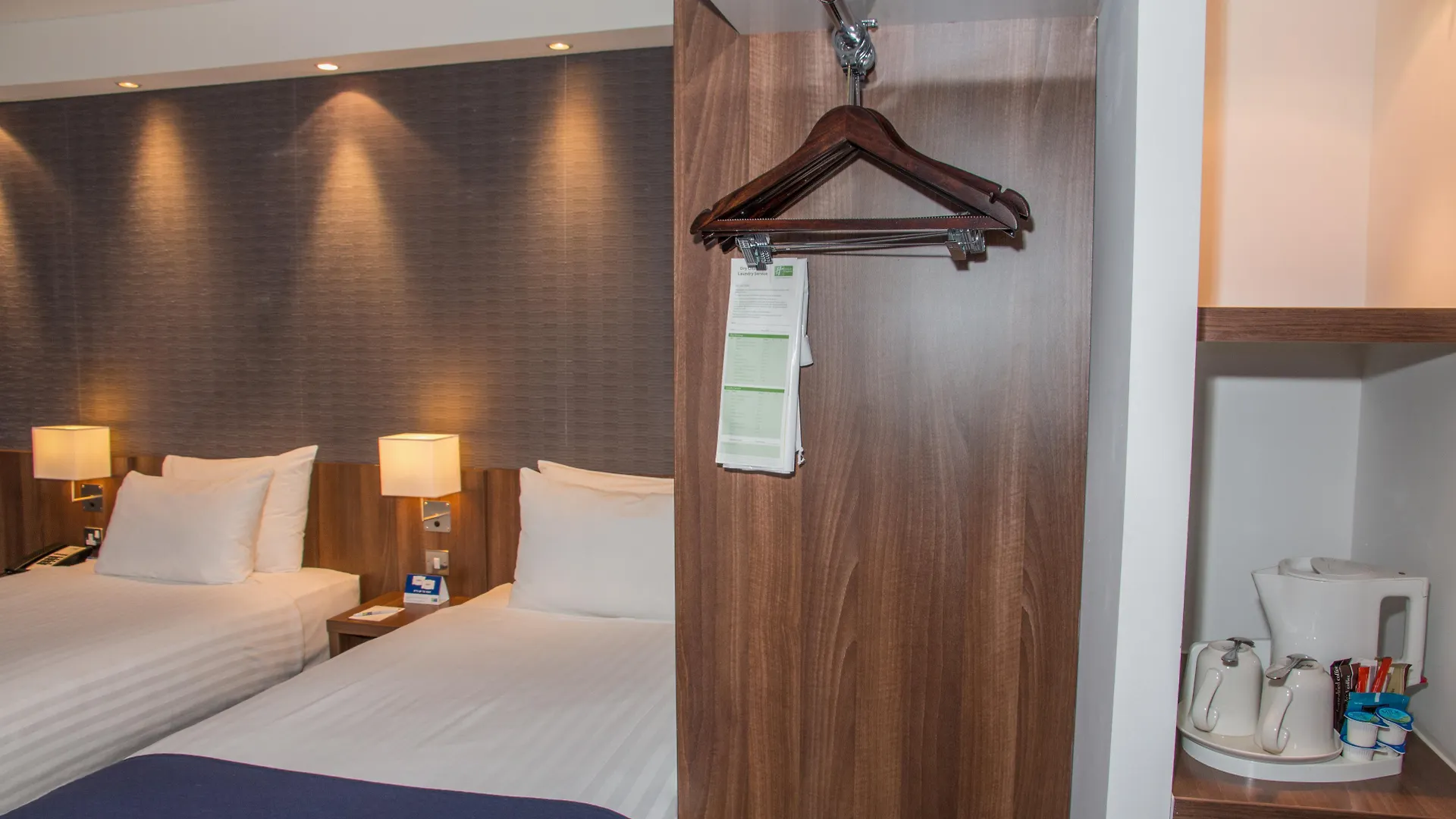 Holiday Inn Express London Heathrow T5 By Ihg Slough 3*,