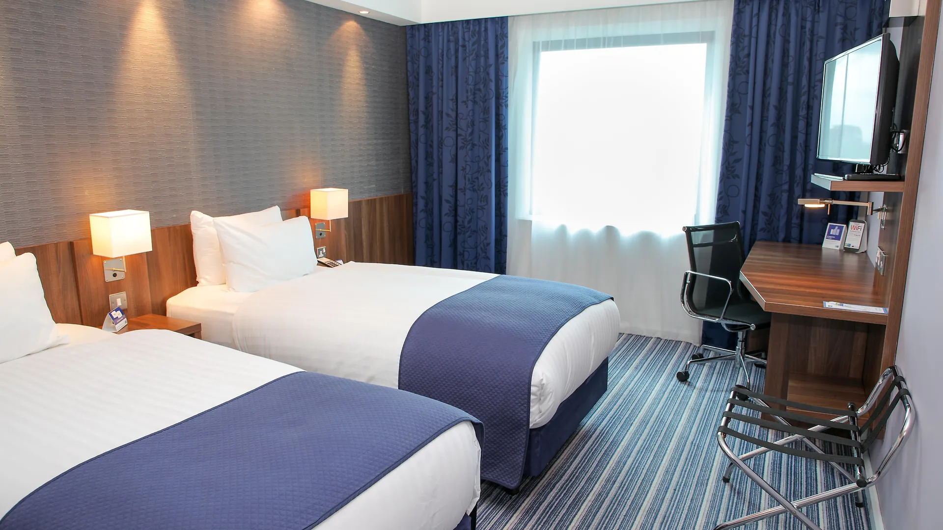 Holiday Inn Express London Heathrow T5 By Ihg Slough Hotel