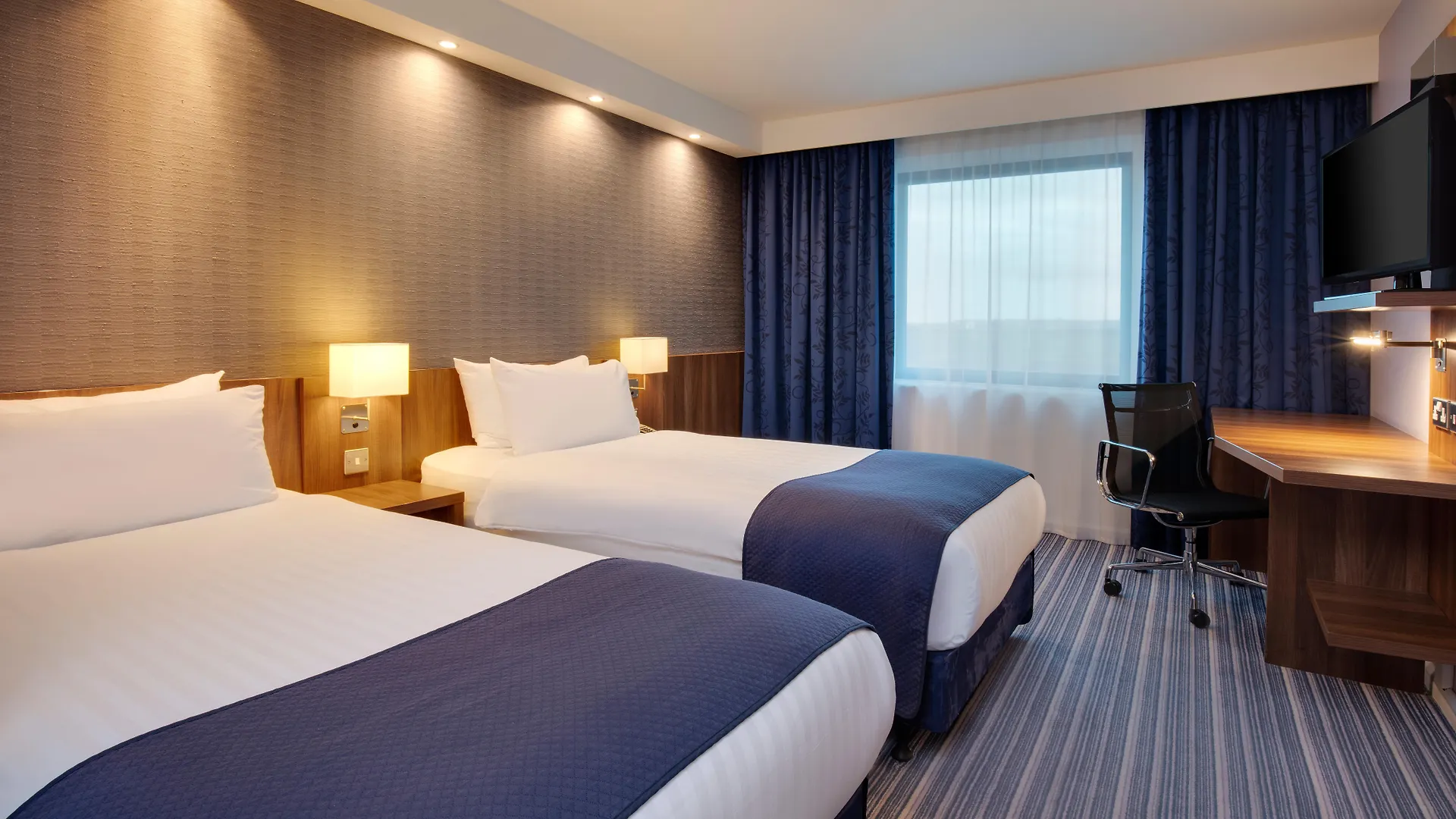 Holiday Inn Express London Heathrow T5 By Ihg Slough 3*,  United Kingdom