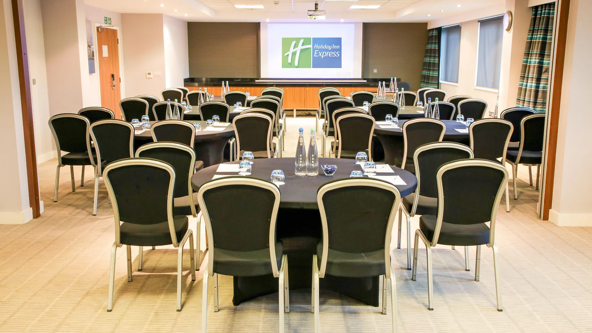 Holiday Inn Express London Heathrow T5 By Ihg Slough 3*,