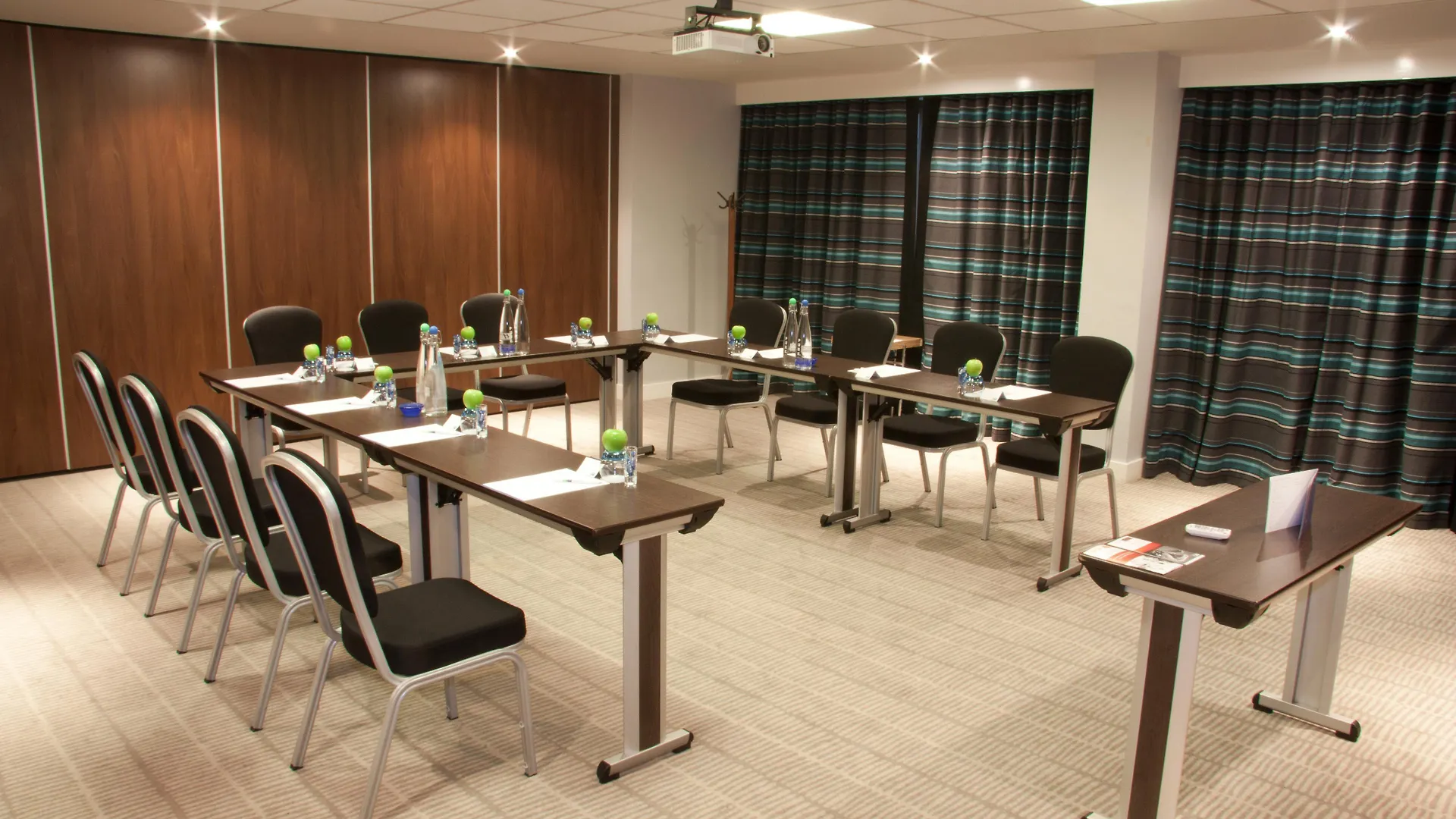 Hotel Holiday Inn Express London Heathrow T5 By Ihg Slough