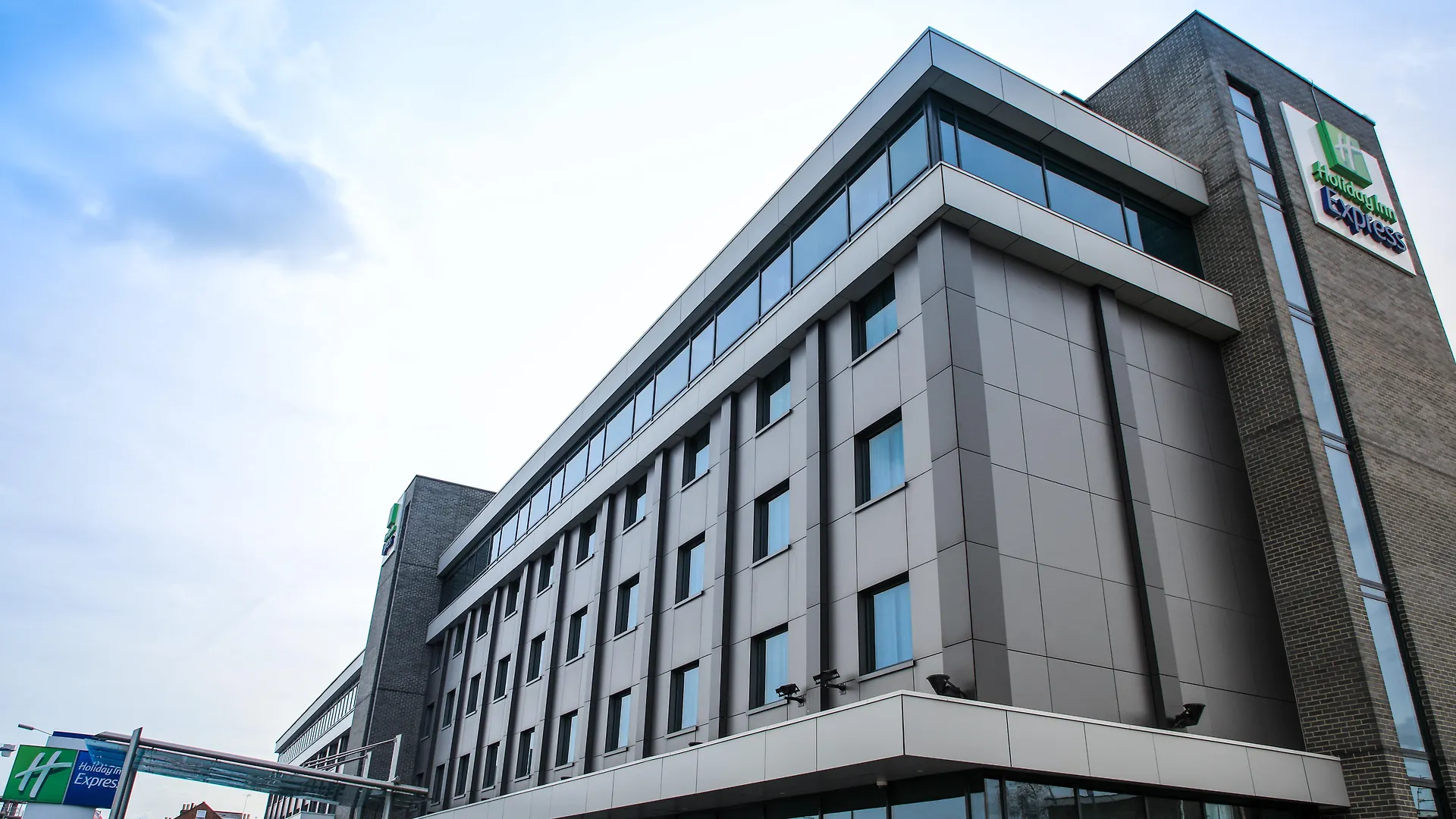 Holiday Inn Express London Heathrow T5 By Ihg Slough United Kingdom