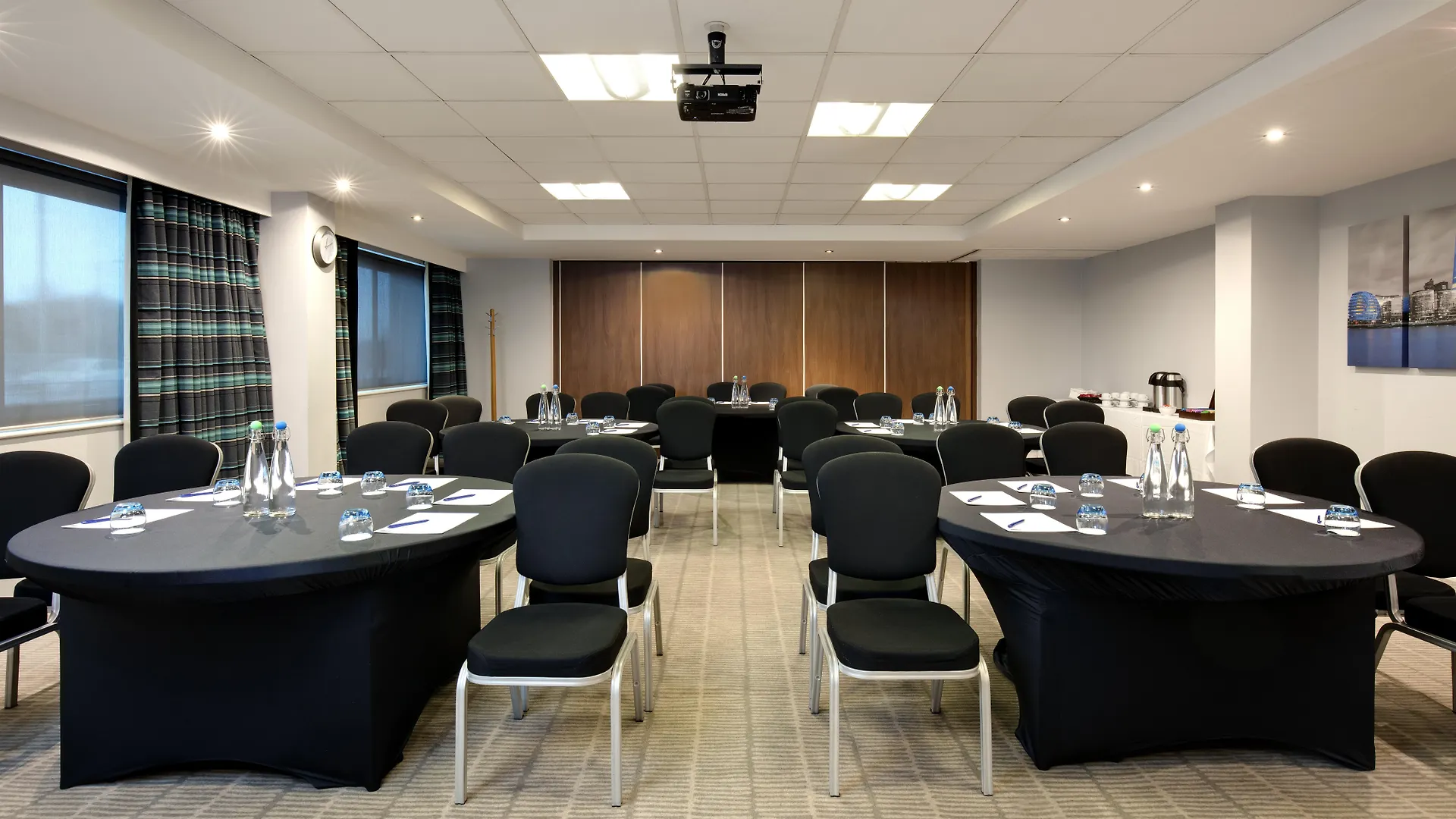 Holiday Inn Express London Heathrow T5 By Ihg Slough