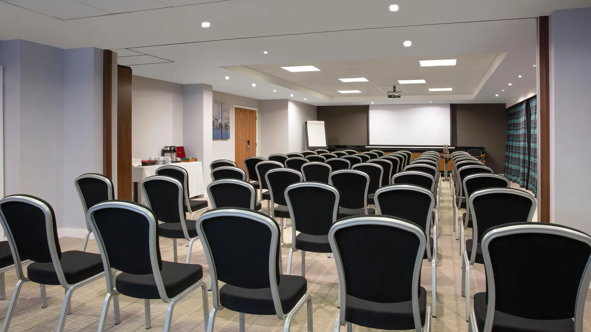 *** Hotel Holiday Inn Express London Heathrow T5 By Ihg Slough United Kingdom
