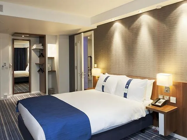 Holiday Inn Express London Heathrow T5 By Ihg Slough Hotel