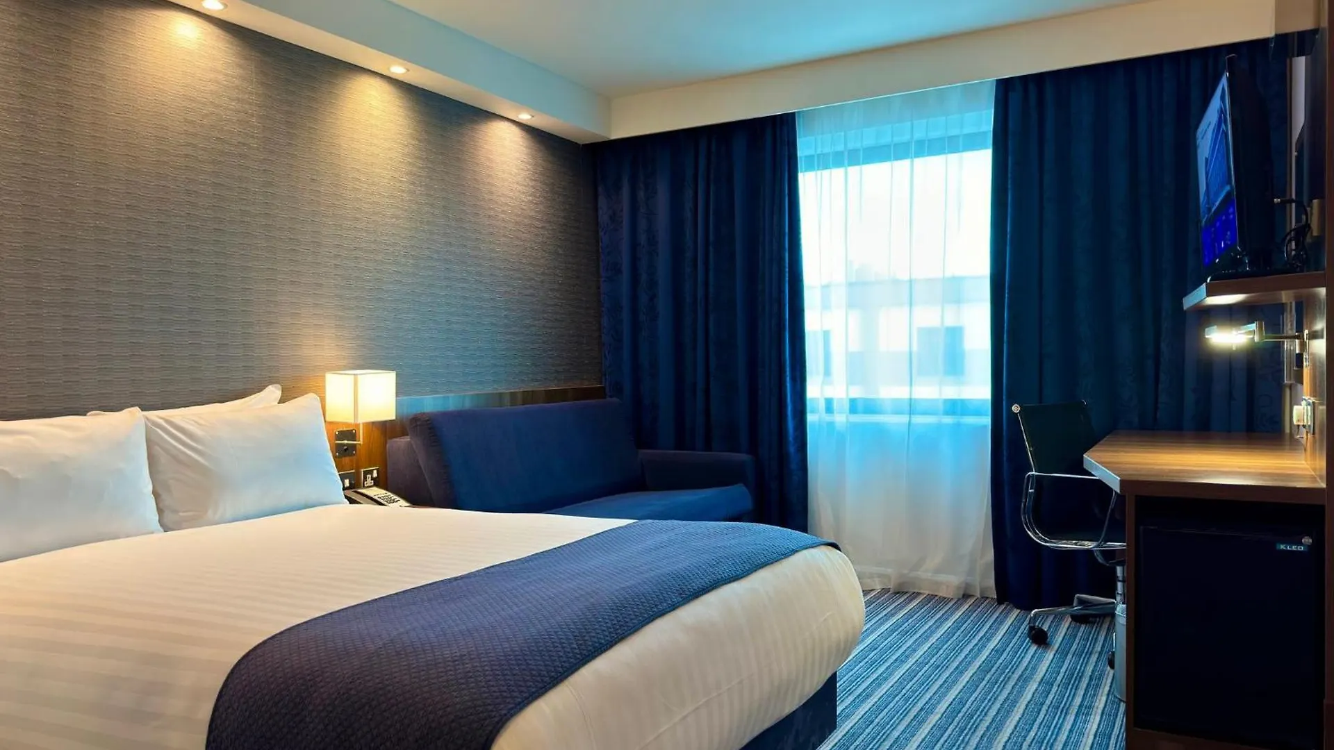 Holiday Inn Express London Heathrow T5 By Ihg Slough 3*,  United Kingdom