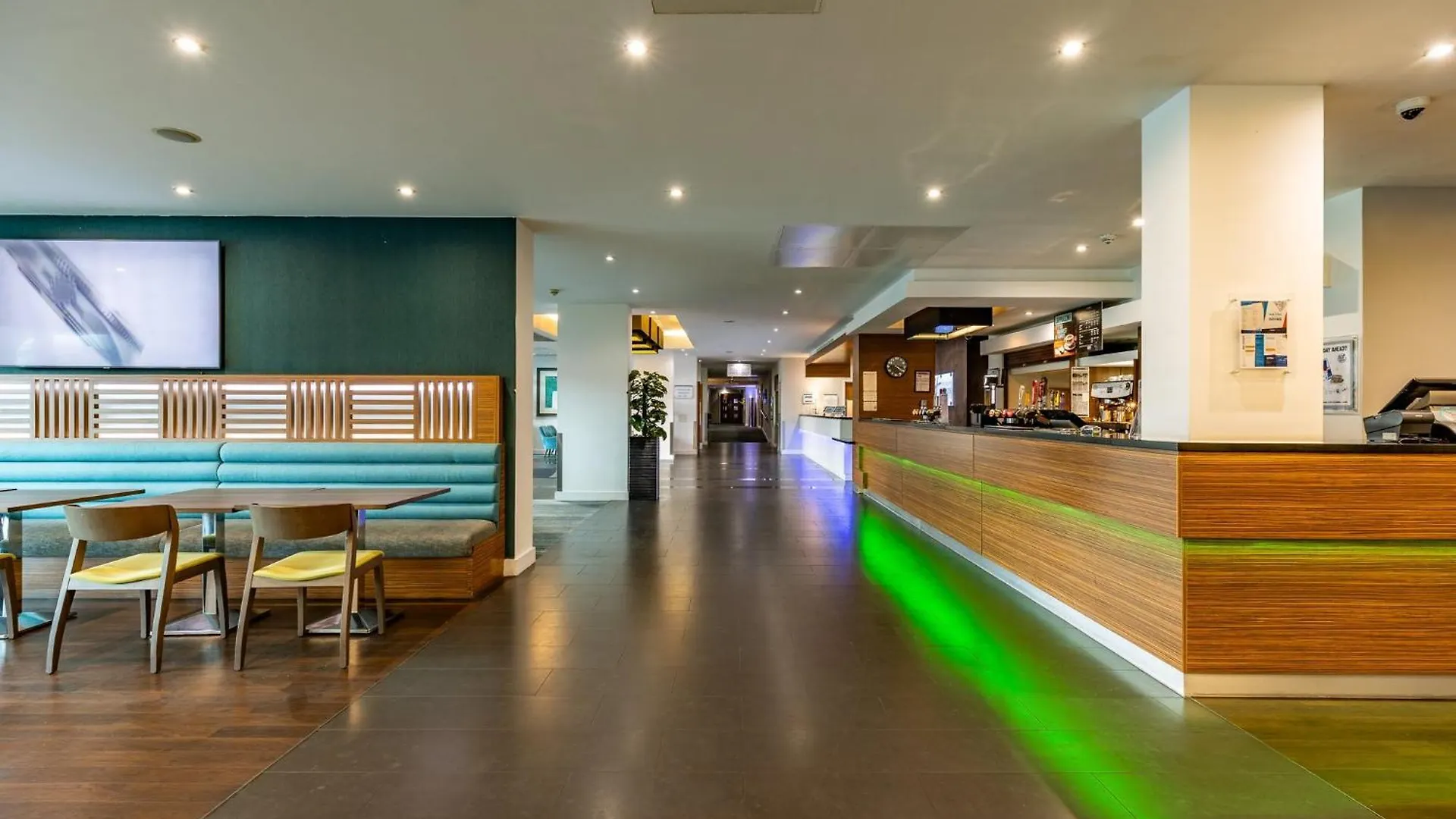 Holiday Inn Express London Heathrow T5 By Ihg Slough Hotel