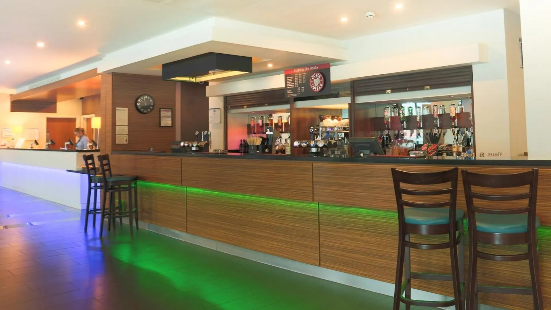 Holiday Inn Express London Heathrow T5 By Ihg Slough Hotel