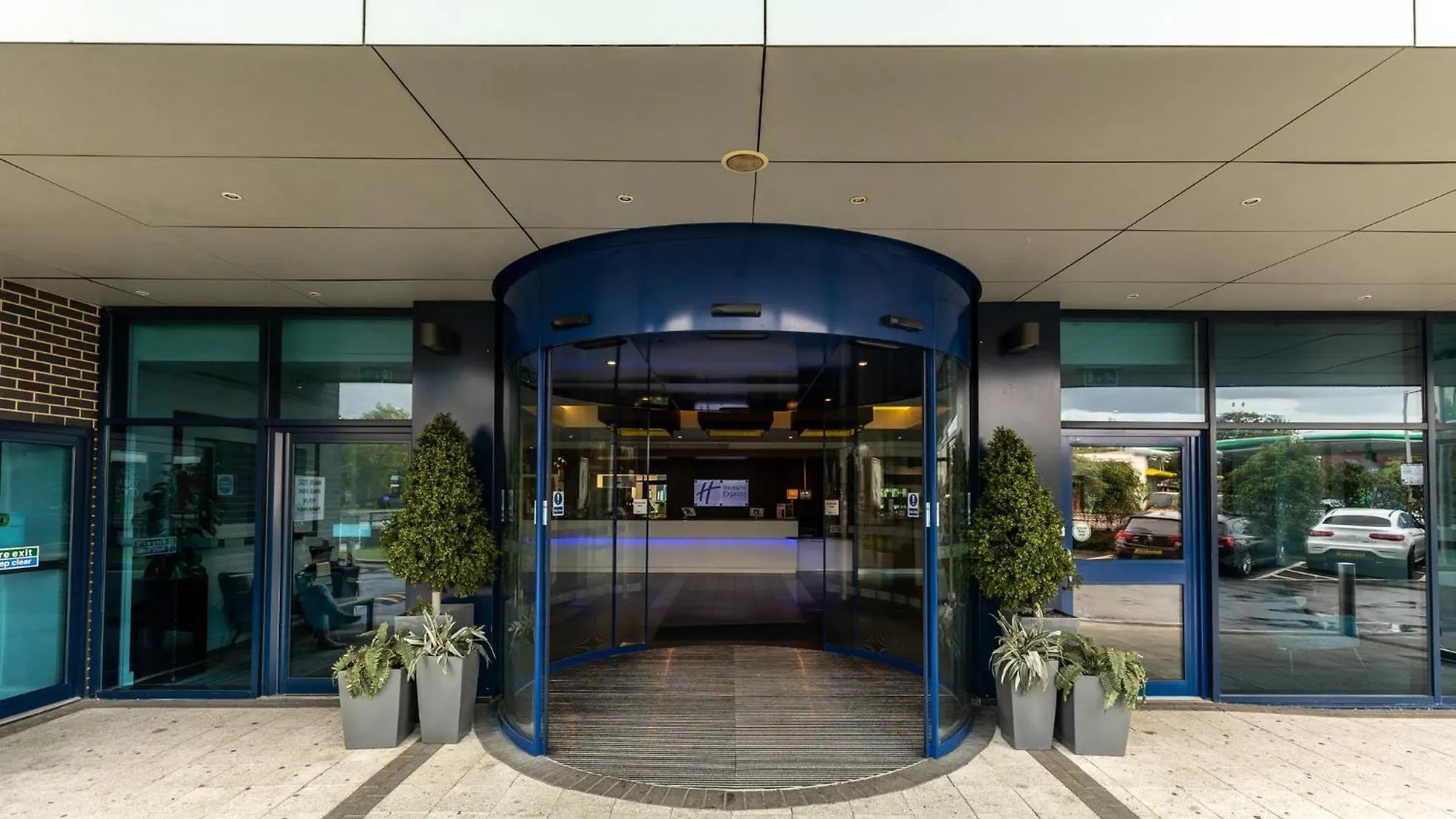 Holiday Inn Express London Heathrow T5 By Ihg Slough Hotel