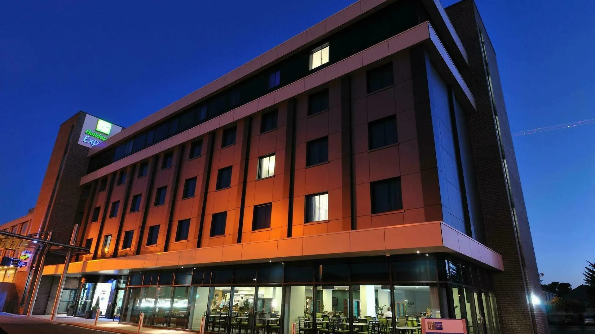 Holiday Inn Express London Heathrow T5 By Ihg Slough Hotel