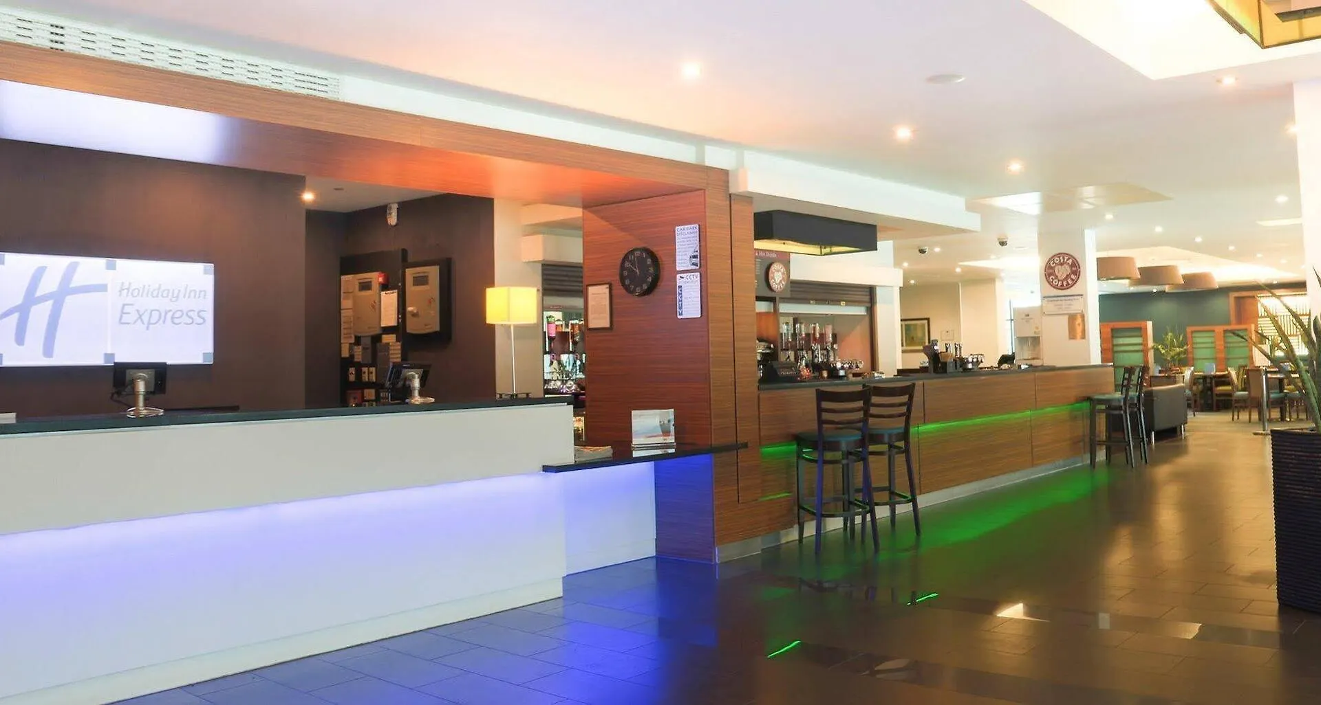Holiday Inn Express London Heathrow T5 By Ihg Slough 3*,