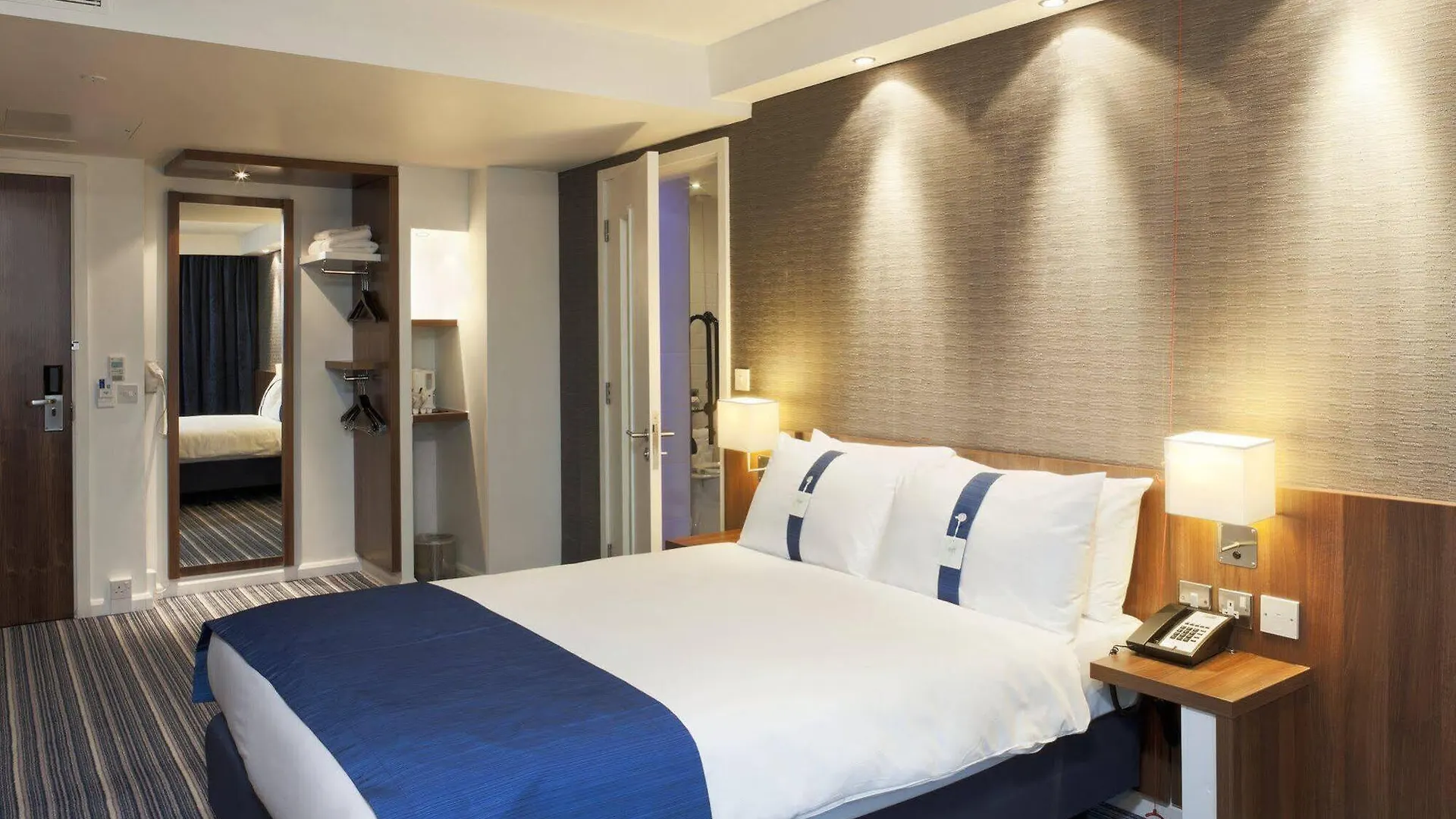 *** Hotel Holiday Inn Express London Heathrow T5 By Ihg Slough United Kingdom